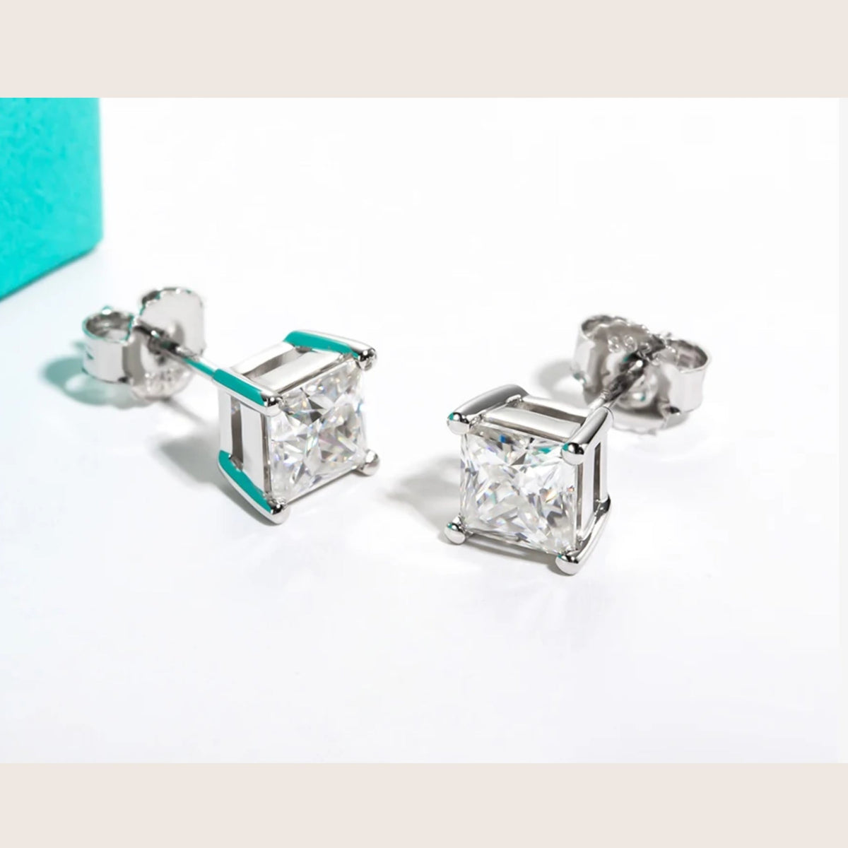 18K White Gold Diamante Moissanite Stud Earrings